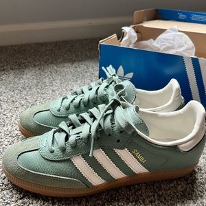 Addias Samba worn once practically brand new! Perfect condition! Comes with box.